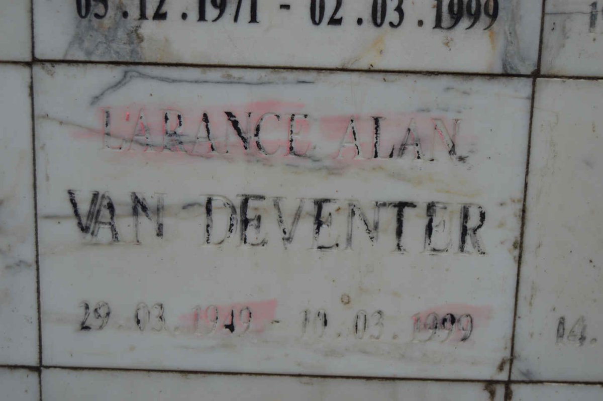 DEVENTER Larance Alan, van 1949-1999