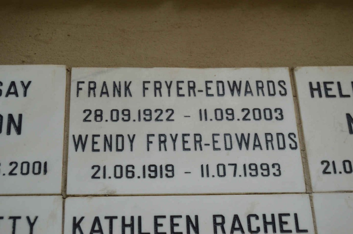 EDWARDS Frank, FRYER 1922-2003 &amp; Wendy 1919-1993