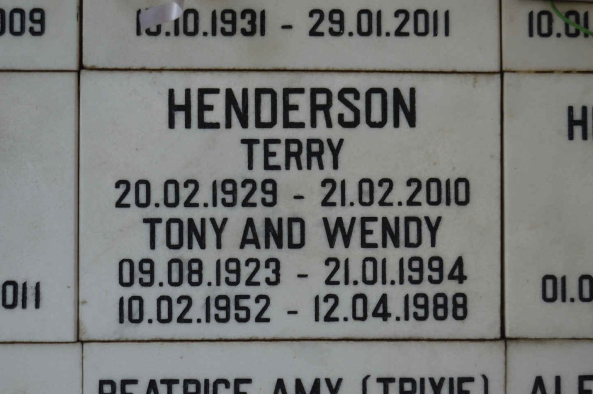 HENDERSON Tony 1923-1994 &amp; Wendy 1952-1988 :: HENDERSON Terry 1929-2010