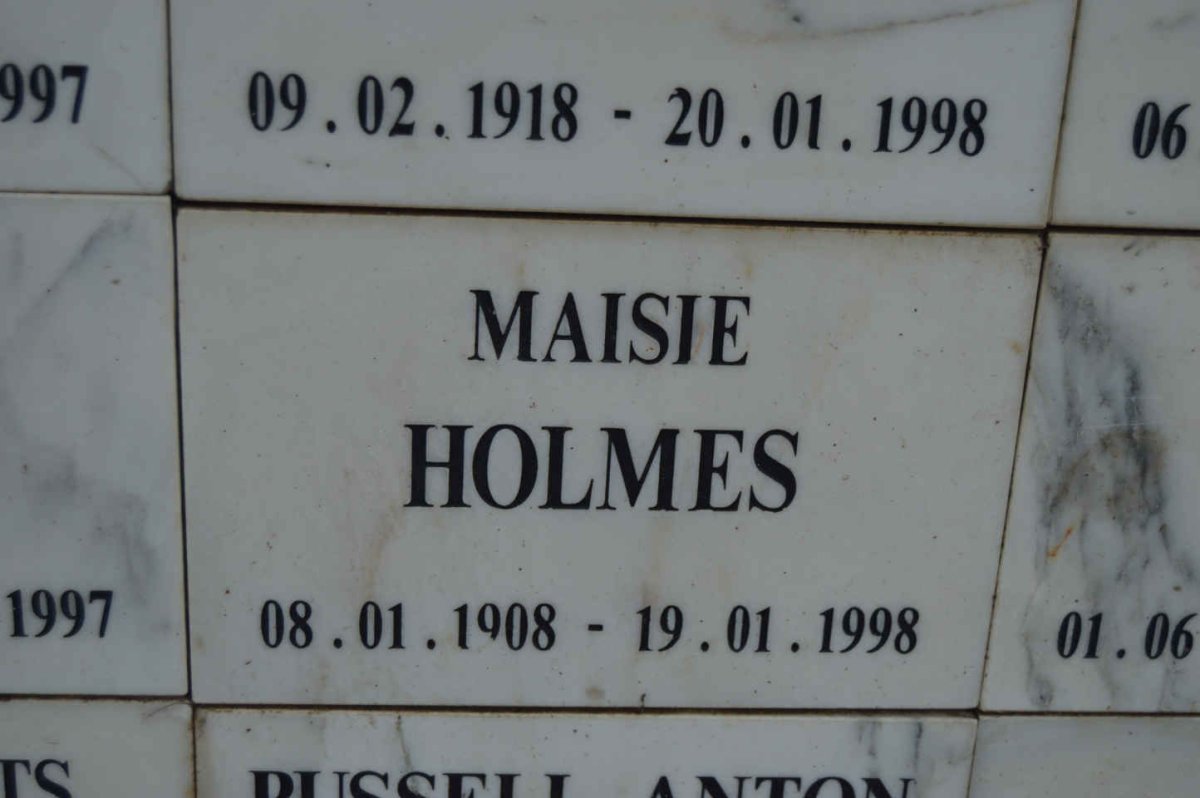 HOLMES Maisie 1908-1998