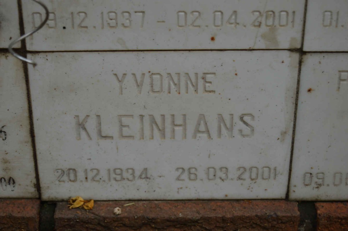KLEINHANS Yvonne 1934-2001
