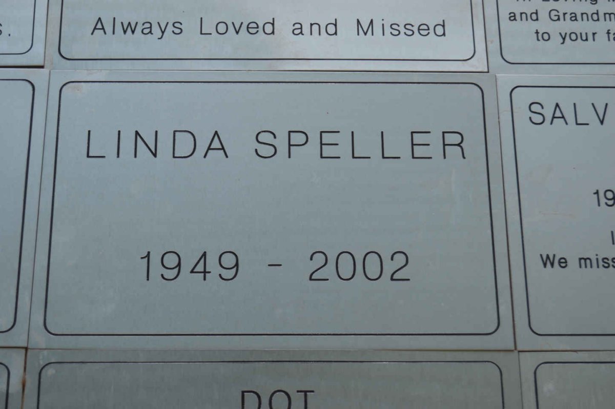 SPELLER Linda 1949-2002
