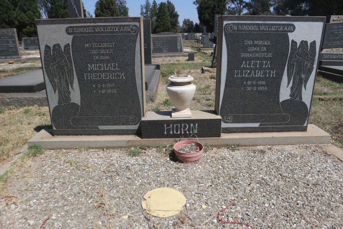 HORN Michael Frederick 1917-1970 & Aletta Elizabeth 1918-1994