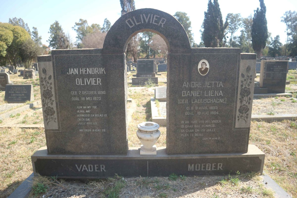 OLIVIER Jan Hendrik 1890-1973 & Andrejetta Danielliena LABUSCHAGNE 1893-1964