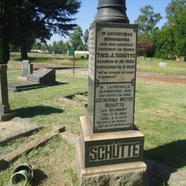 SCHUTTE Theo J. 1886-1928 &amp; Catherina Meyer HAARHOFF 1886-1970