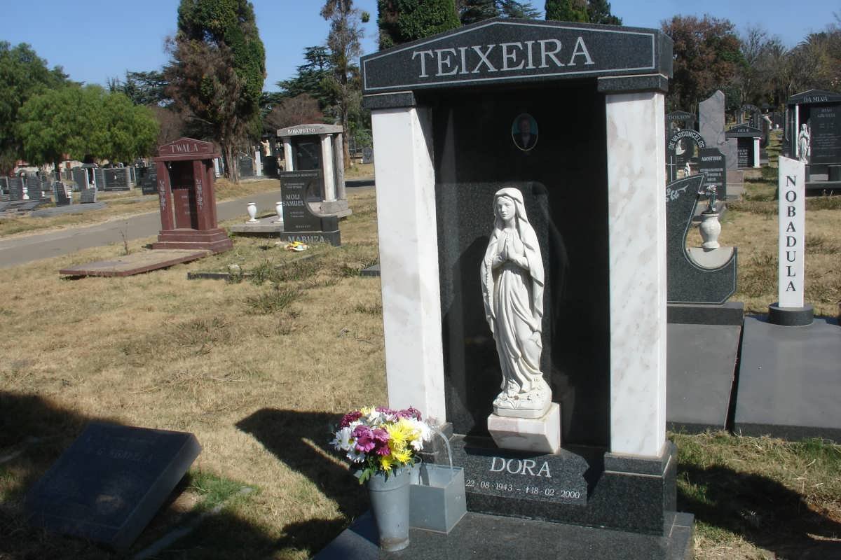 TEIXEIRA Dora 1943-2000