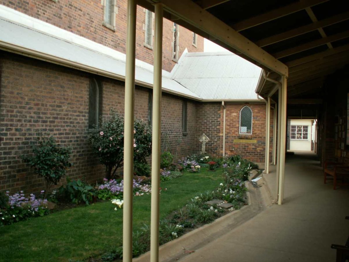 07. Memorial wall