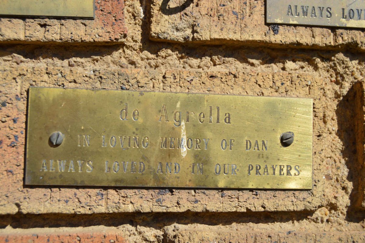 AGRELLA Dan, de