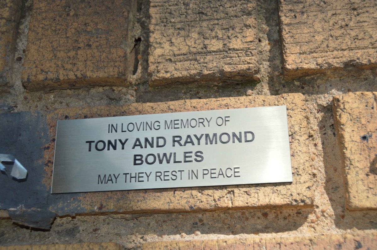 BOWLES Tony &amp; Raymond