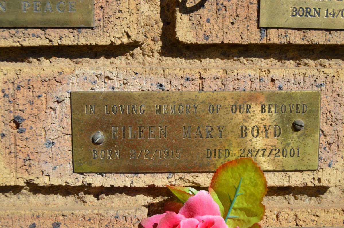 BOYD Eileen Mary 1915-2001