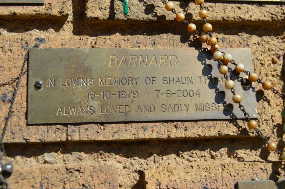 BARNARD Shaun Thomas 1979-2004