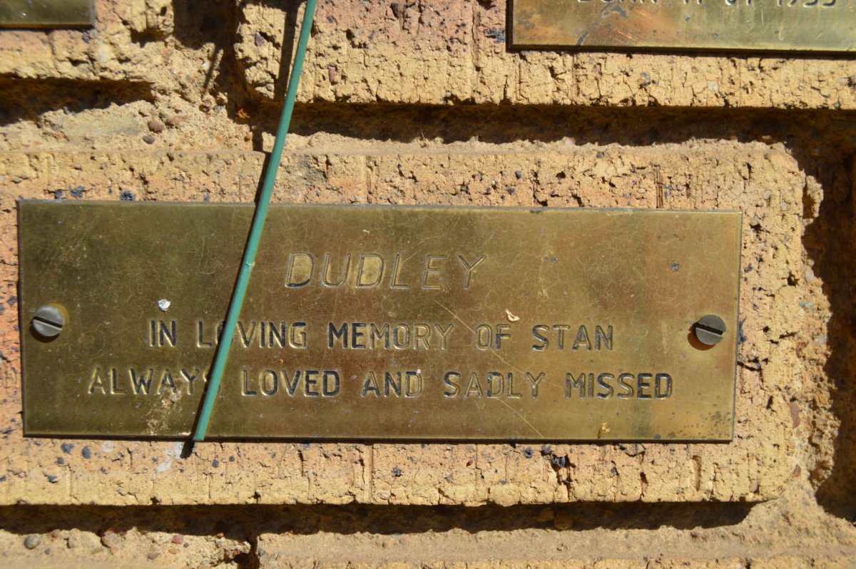 DUDLEY Stan