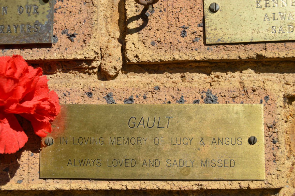 GAULT Angus &amp; Lucy