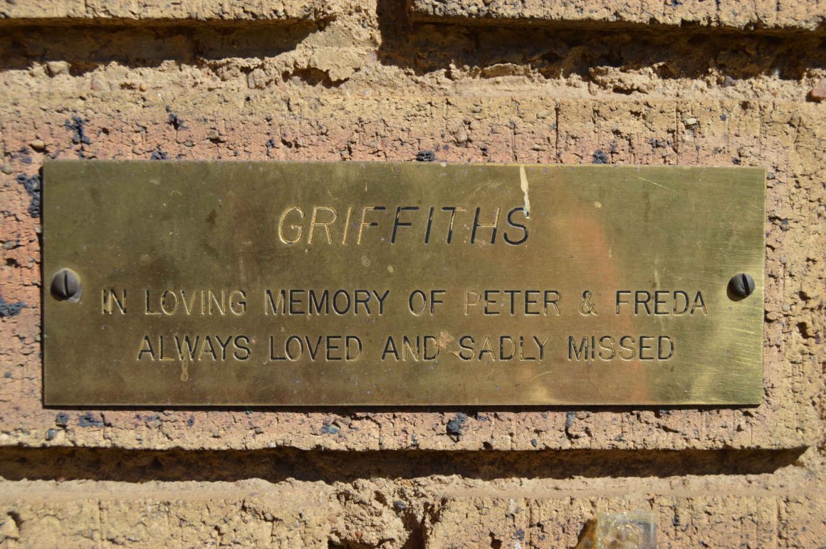 GRIFFITHS Peter &amp; Freda