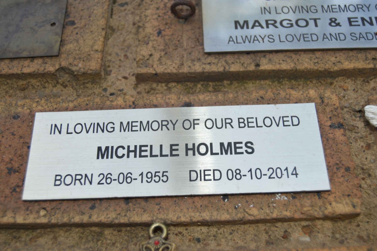 HOLMES Michelle 1955-2014