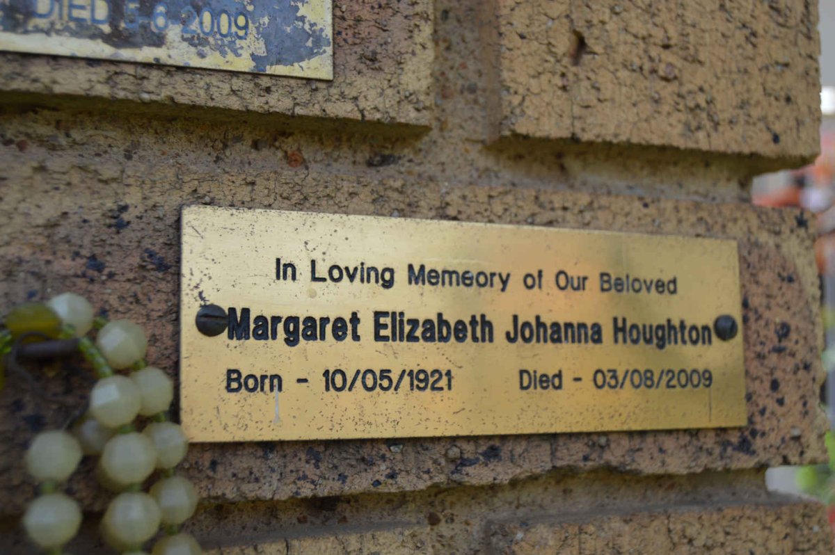 HOUGHTON Margaret Elizabeth Johanna 1921-2009