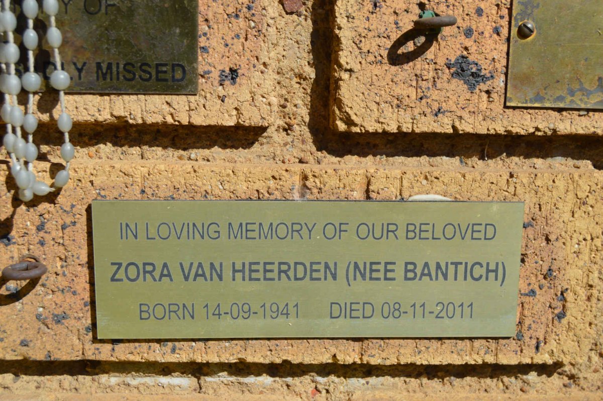 HEERDEN Zora, van nee BANTICH 1941-2011