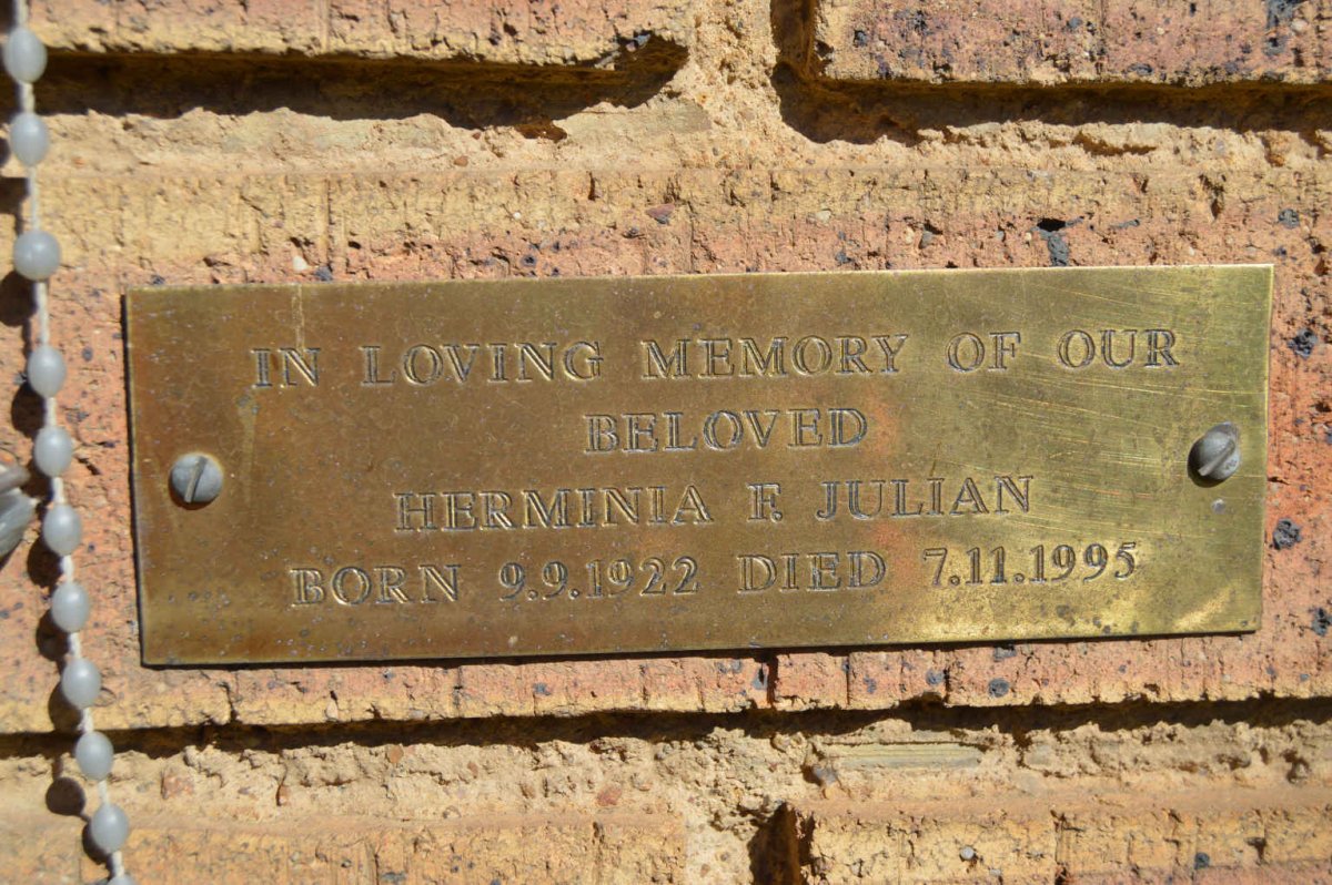 JULIAN Herminia F. 1922-1995