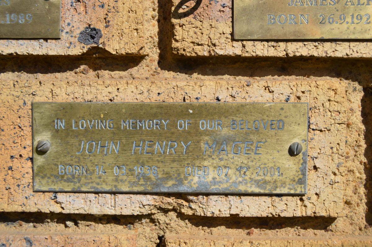 MAGEE John Henry 1938-2001
