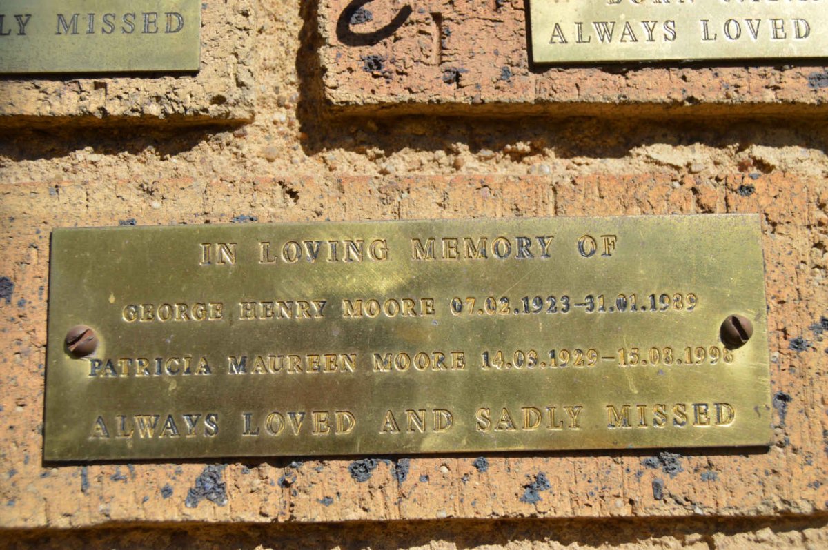 MOORE George Henry 1923-1989 :: MOORE Patricia Maureen 1929-1998