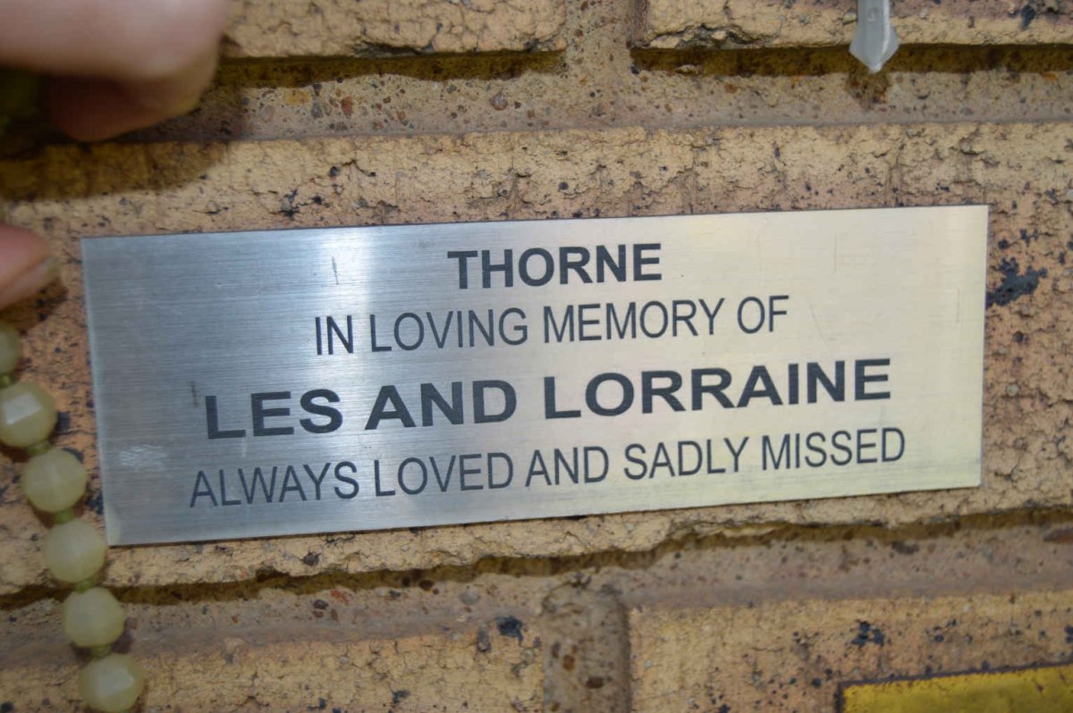 THORNE Les &amp; Lorraine