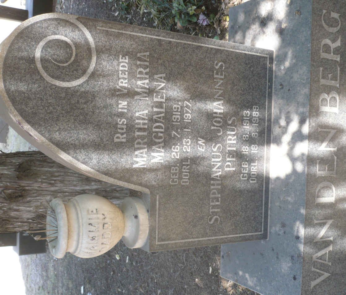 BERG Stephanus Johannes Petrus, van den 1913-1989 &amp; Martha Maria Magdalena 1919-1977