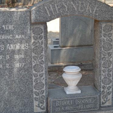 HEYNEKE Matthys Andries 1896-1977 :: HEYNEKE Gerbrecht Louisa nee BRITS 1902-1969 :: HEYNEKE Rudolf 1928-1933