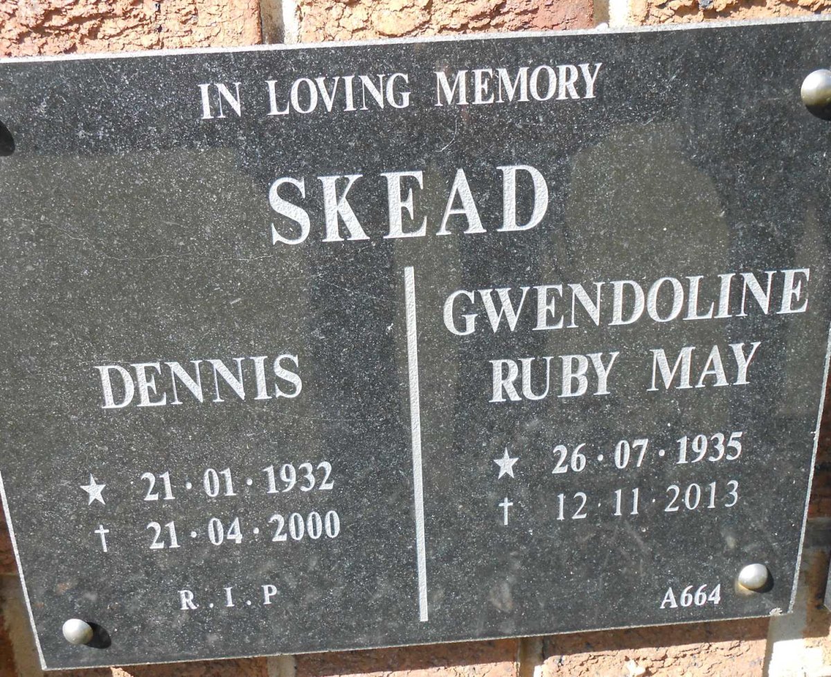 SKEAD Dennis 1932-2000 &amp; Gwendoline Ruby May 1935-2013