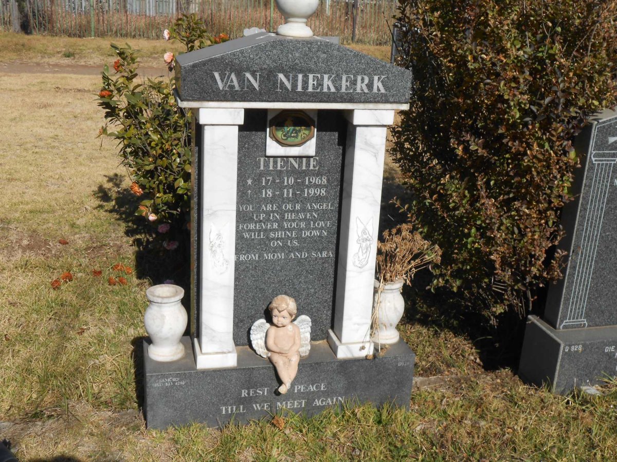 NIEKERK Tienie, van 1968-1998