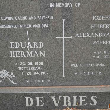 VRIES Eduard Herman, de 1909-1987 &amp; Jozephina Hubertina Alexandra SCHEFFER 1913-2001