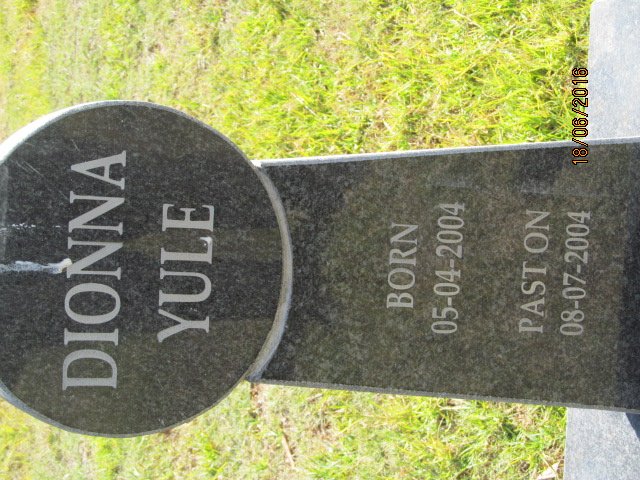 YULE Dionna 2004-2004