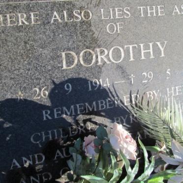 QUAKER Dorothy 1914-2013