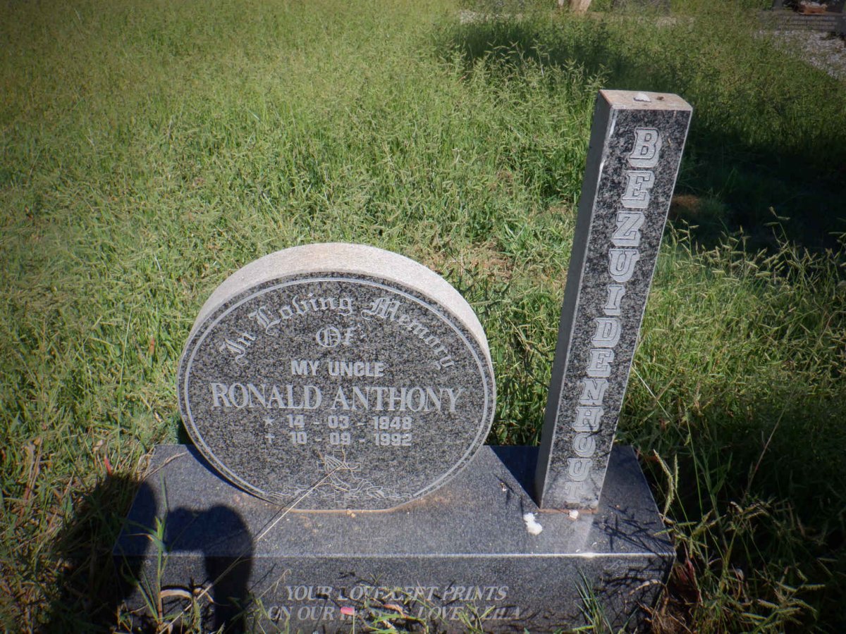 BEZUIDENHOUT Ronald Anthony 1948-1992