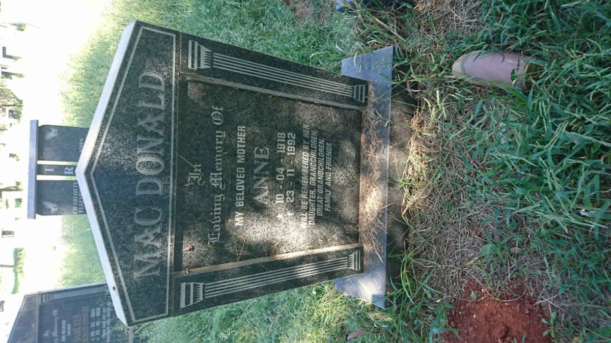 MacDONALD Anne 1918-1992