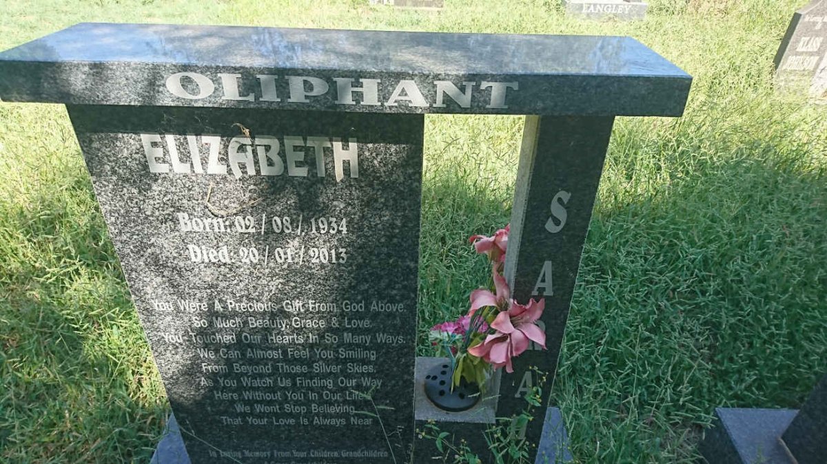 OLIPHANT Elizabeth 1934-2013