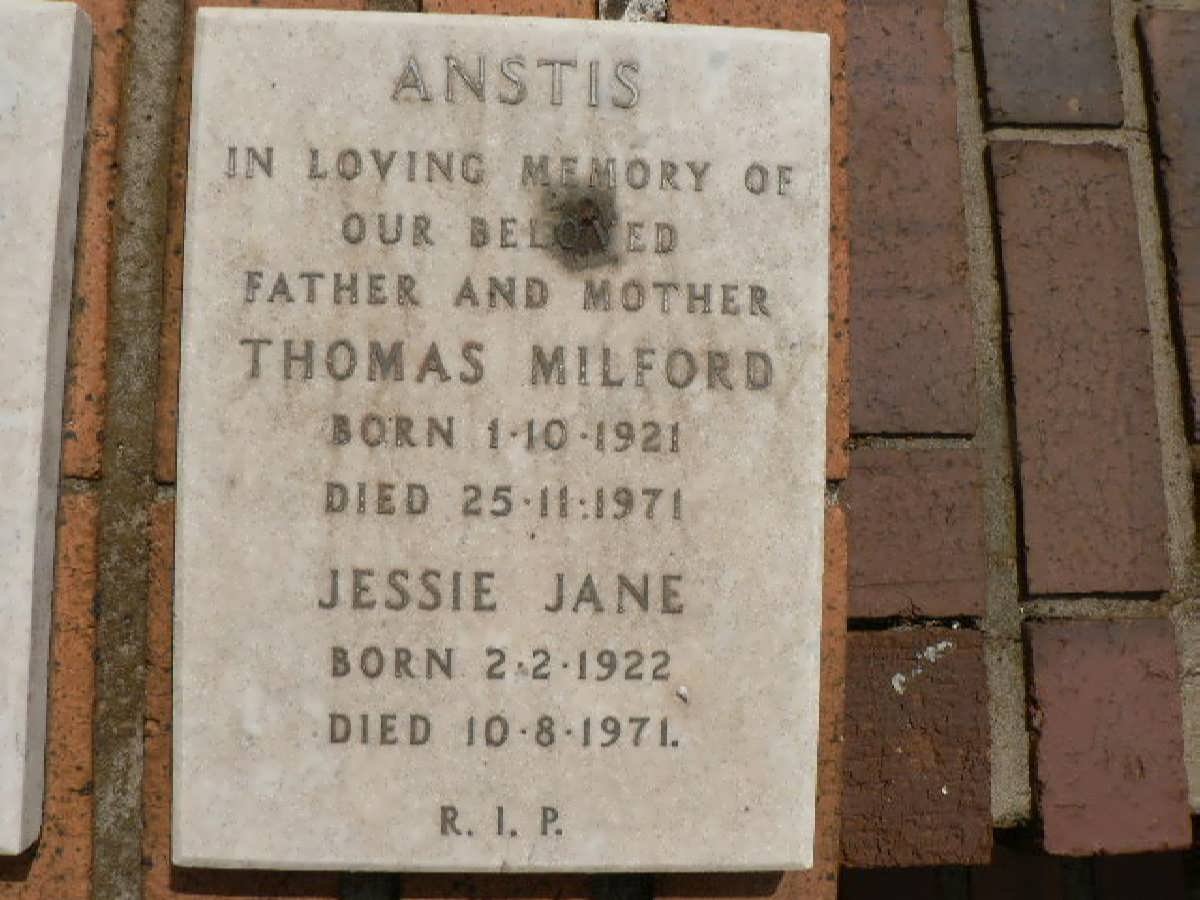 ANSTIS Thomas Milford 1921-1971 &amp; Jessie Jane 1922-1971