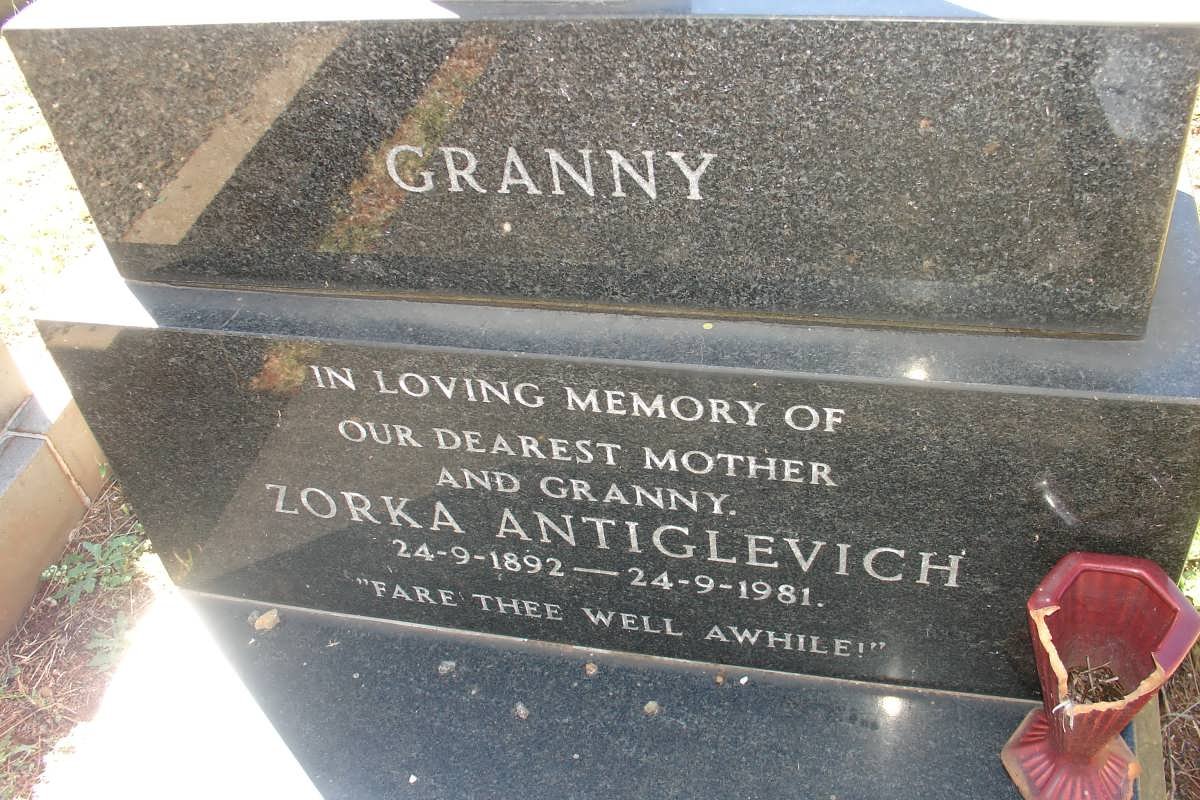 ANTIGLEVICH Zorka 1892-1981