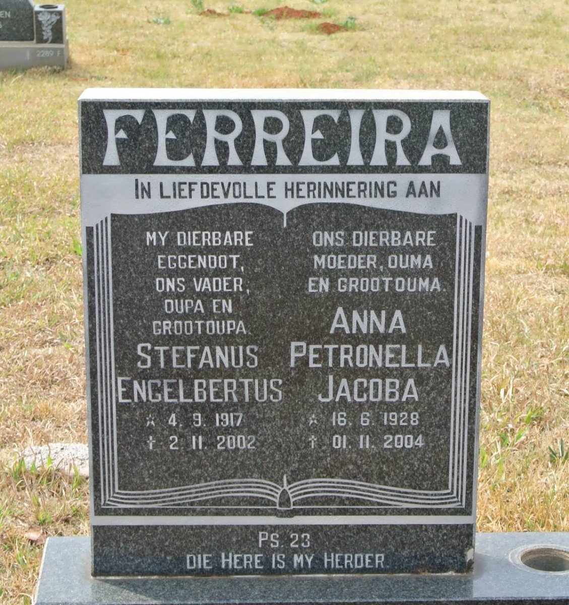 FERREIRA Stefanus Engelbertus 1917-2002 &amp; Anna Petronella Jacoba 1928-2004
