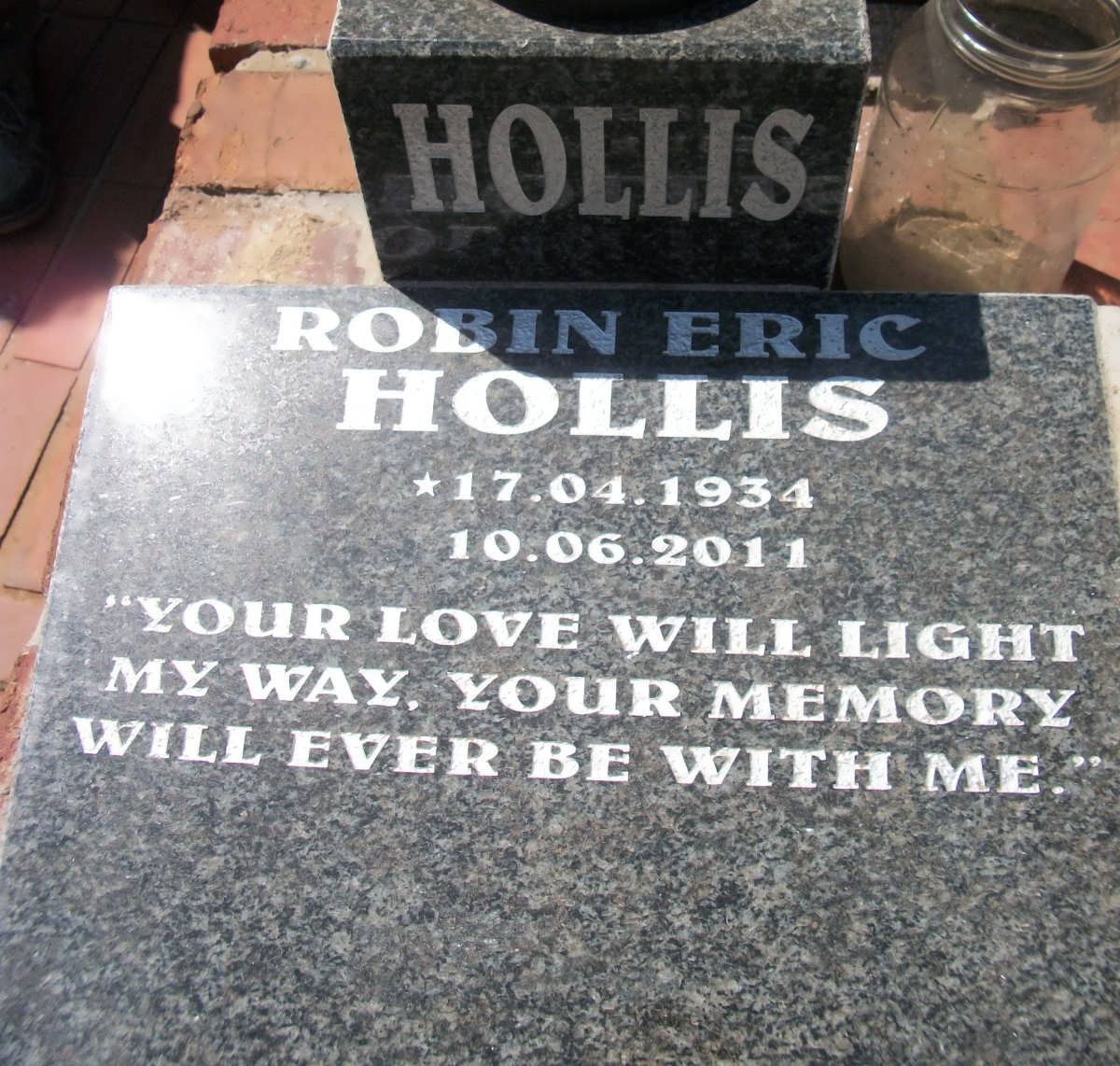 HOLLIS Robin Eric 1934-2011