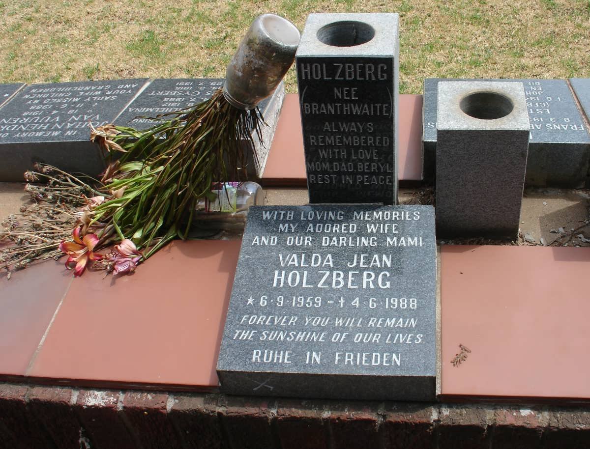 HOLZBERG Valda Jean nee BRANTHWAITE 1959-1988