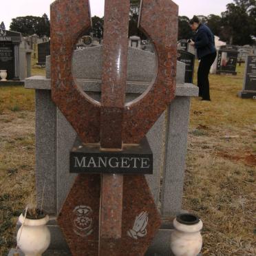 MANGETE ?