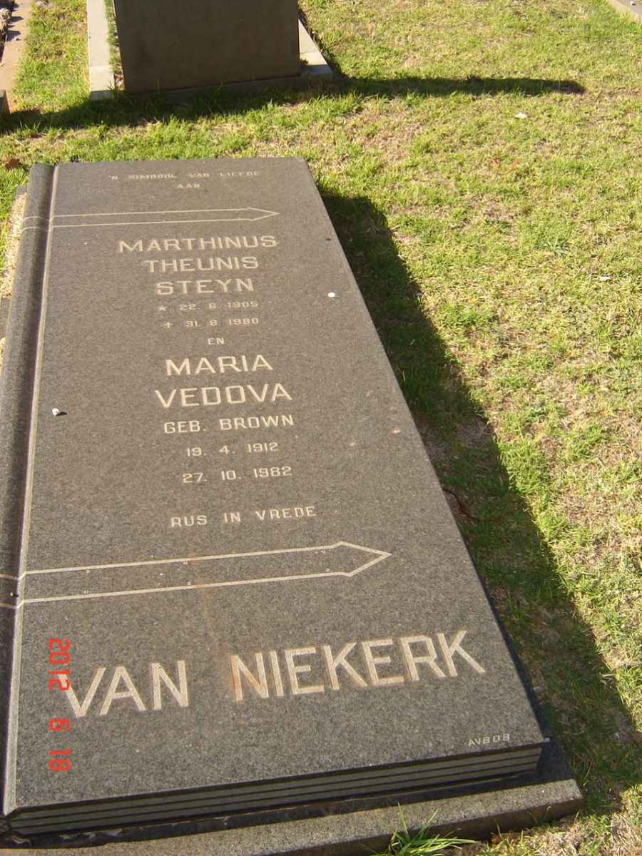 NIEKERK Marthinus Theunis Steyn, van 1909-1950 &amp; Maria Vedova BROWN 1912-1982