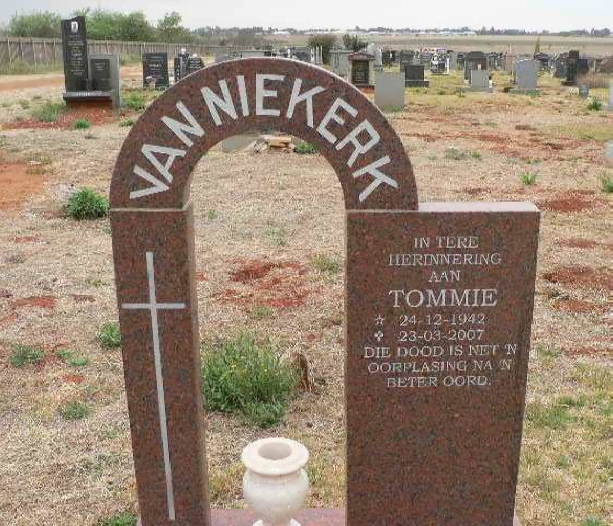 NIEKERK Tommie, van 1942-2007