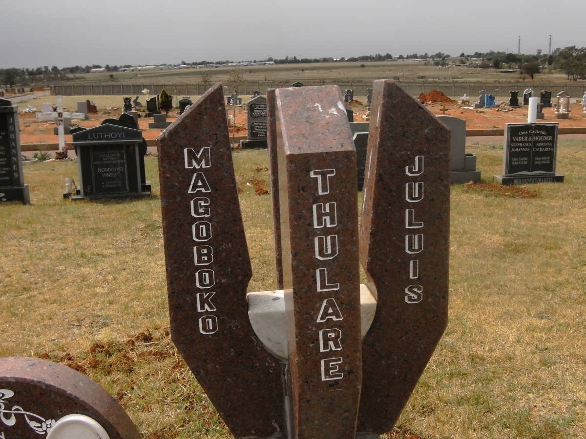 THULARE Magoboko Juluis 1934-2002