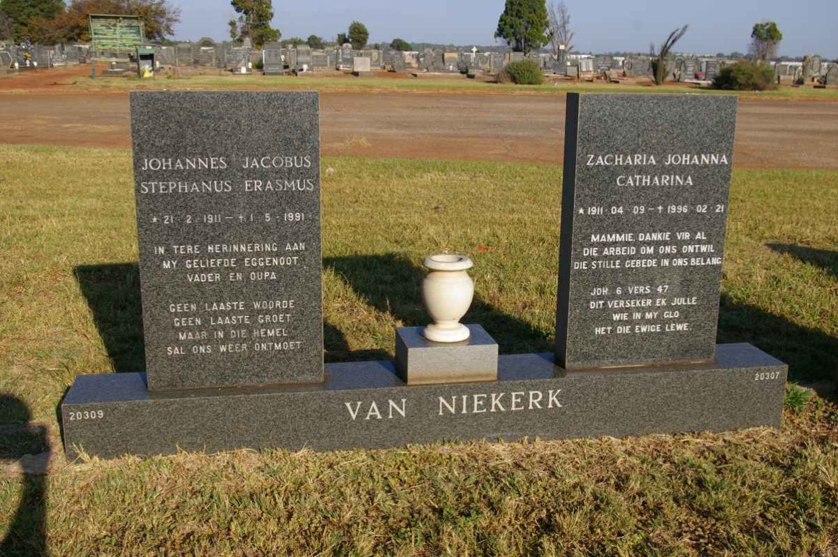 NIEKERK Johannes Jacobus Stephanus Erasmus, van 1911-1991 &amp; Zacharia Johanna Catharina 1911-1996