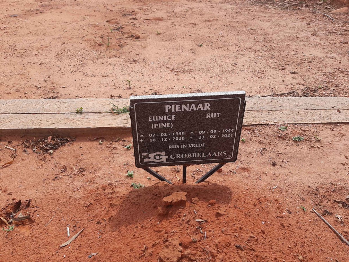 PIENAAR Eunice 1939-2020 & Rut 1944-2021