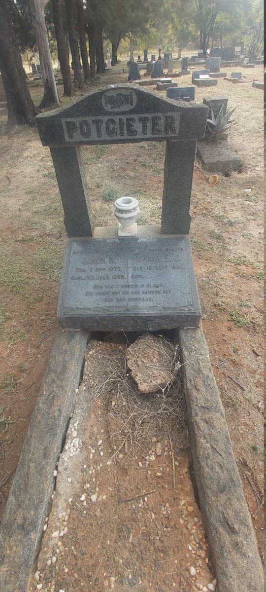 POTGIETER Simon H. 1873-1959 &amp; Maria E.J. 1885-