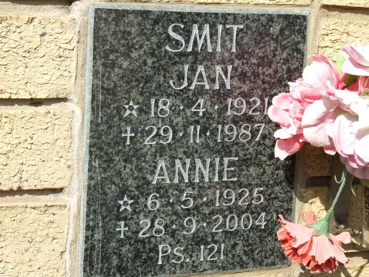SMIT Jan 1921-1987 &amp; Annie 1925-2004