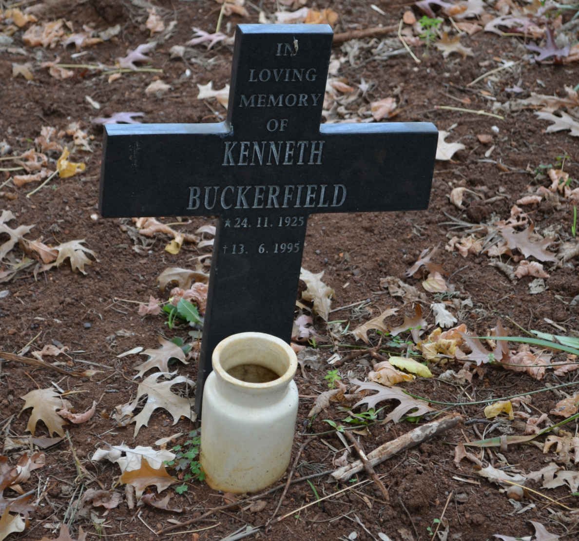 BUCKERFIELD Kenneth 1925-1995