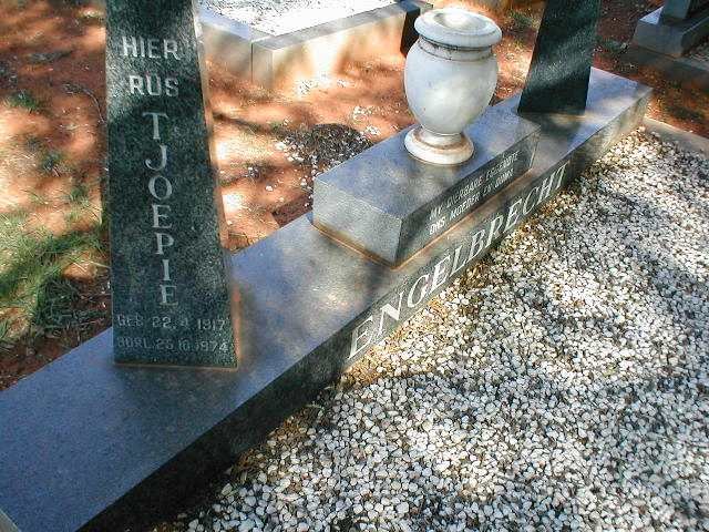 ENGELBRECHT Tjoepie 1917-1974